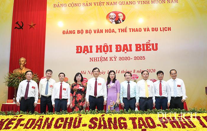 Đoàn đại biểu Đảng bộ TCDL dự Đại hội